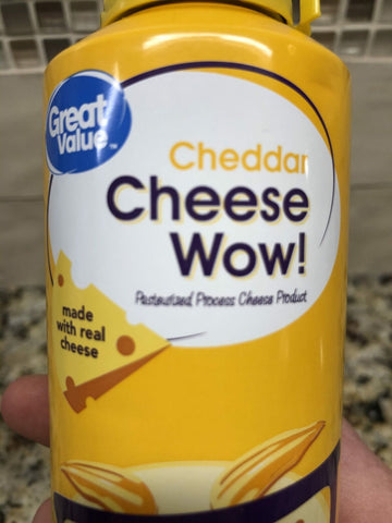 Great Value Cheese Wow! Spray Squeeze Cheddar Cheese Wiz 8 oz Can Crackers